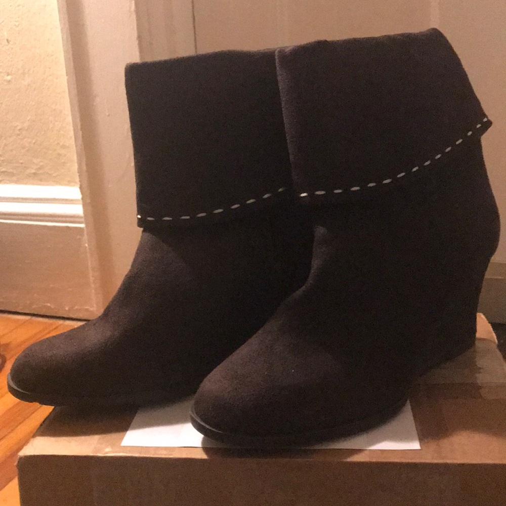 Gap suede wedge boot